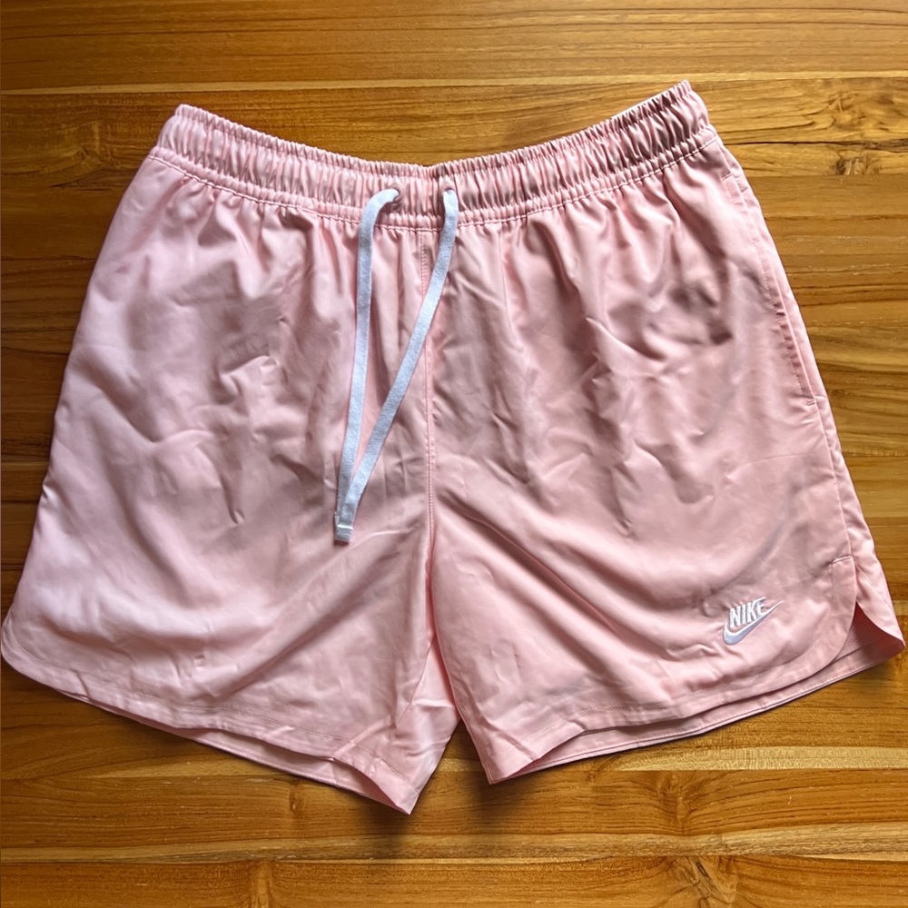 NWT Nike men’s M loose fit short, light pink